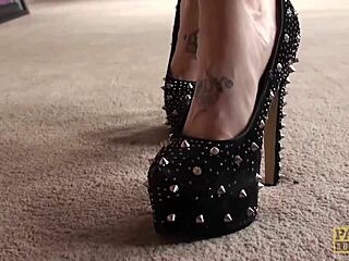 ¿Miss Trixx se somete a dominación y corrida en boca en escena británica?