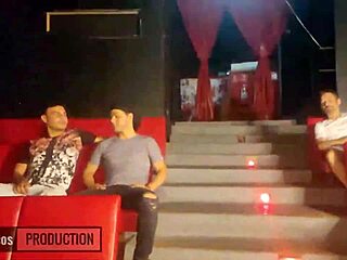 Metendo com os dois putos no cinemão pornô, wanna join us?