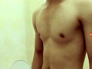 Meleg show bontakozik ki a reflektorfényben