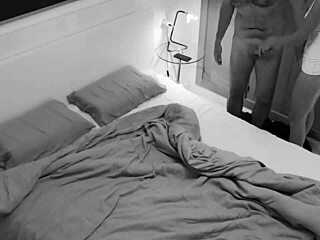 Llamada de culo a medianoche con MILF vecina que necesitaba follar tras fiesta