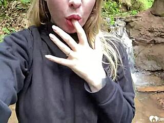 Verdammt! Freundin kriegt Facial im wilden Wald!