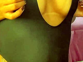 novinha gostosa fudendo bucetinha gozando todinha rosa vermelha