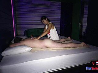 Hej, chcesz zobaczyć, jak ta azjatycka nastolatka 18+ daje super szczęśliwy koniec masażu POV?