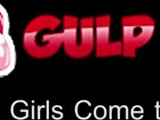 Tetona rubia Aspen Romanoff chupa y traga gran carga de semen