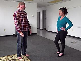 Îți amintești de regina balului? A primit creampie anal la reuniunea școlară