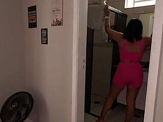 Histórias De Uma Ninfomaníaca Suando Shorts No Parque Escorrendo Mel Da Bucetinha