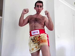 哎，那些80年代空手道片让我硬了，现在有这根胖屌！