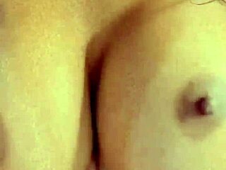 Que sentada gostosa eu amo quando ela deixa gozar na boca rosered vip