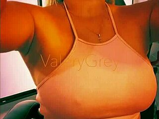 Mature Hotness Plays Sex Toys