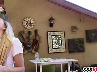 女同营地辅导员骗双性恋18+辣妹群趴