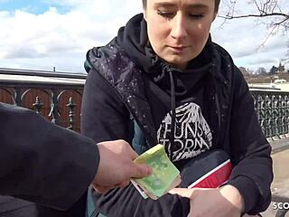 Nemška skavtinja Lara Fox prepričana za pickup modelni kasting