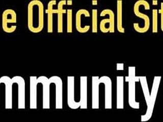 sara uses her juicy breasts