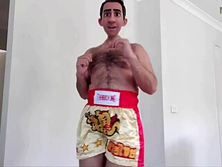 哎，那些80年代空手道片让我硬了，现在有这根胖屌！