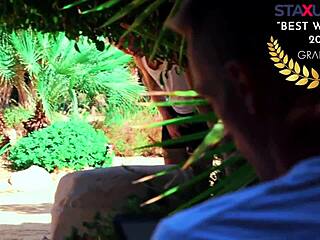 Staxus, pillé al jardinero pajeándose y me uní al lío