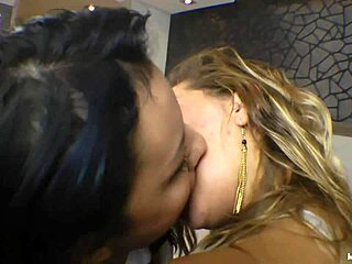 Kissing a girl felt so hot with these two naughty babes