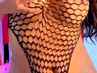 Que sentada gostosa eu amo quando ela deixa gozar na boca rosered vip