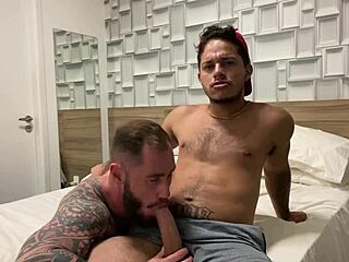 Comi o turista do sul branquelo, mamou minha pica e sentou gostoso no meu pau at� eu leitar o rab�o dele