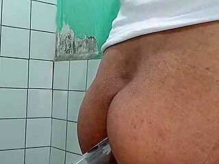 es adictivo el meter el frasco en mi culo