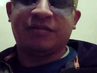 Milf latina in lingerie reagisce a discorsi di sesso, Parte 1