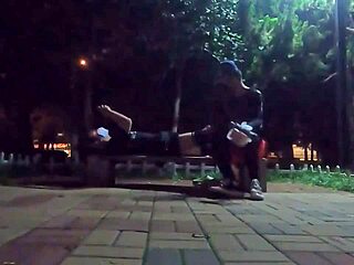 Fui fazer uma corrida no parque acabei encontrando um muleque pauzudo e fudemos na pracinha