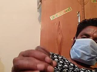 โย ว่างดูเกย์ร้อนในชุดไหมไหม?