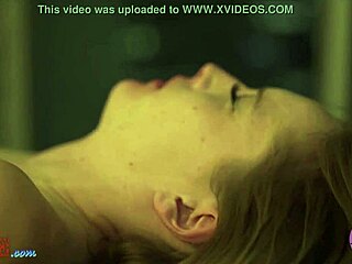 金发书呆子被舔屁股和猛干