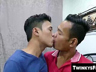 Yo, Andrew ve Joshua twinkleri bareback yapıyor ve sertçe boşalıyor, çok yoğun!