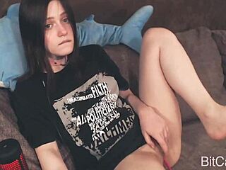 teen webcam girl masturbates with dildo 😘