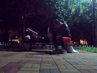 Fui fazer uma corrida no parque acabei encontrando um muleque pauzudo e fudemos na pracinha