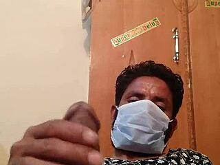 يا صديقي، تريد مشاهدة عمل مثلي ساخن في رداء حريري؟