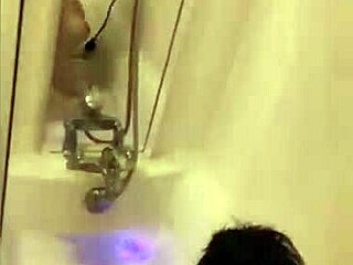 สาวอียิปต์เซ็กซี่ Neyla Kimy แตดตัวเองในห้องน้ำยังไง?