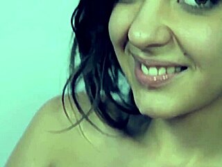 Hey, vill du se Henessy vara otrogen mot sin kille i full BDSM-bondage?