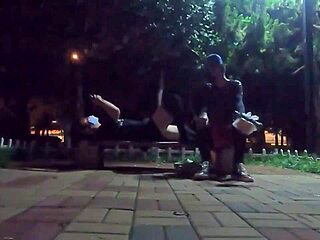 Fui fazer uma corrida no parque acabei encontrando um muleque pauzudo e fudemos na pracinha