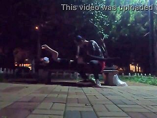 Fui fazer uma corrida no parque acabei encontrando um muleque pauzudo e fudemos na pracinha