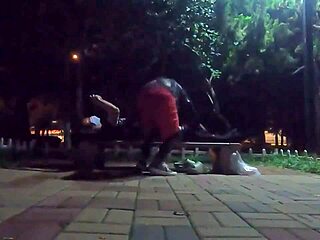 Fui fazer uma corrida no parque acabei encontrando um muleque pauzudo e fudemos na pracinha