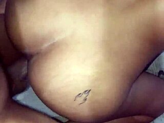 comendo o cu e gozando na buceta da novinha