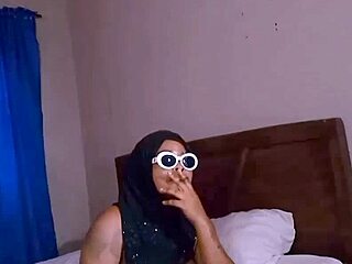 Zainab and Blacka in a fun homemade clip