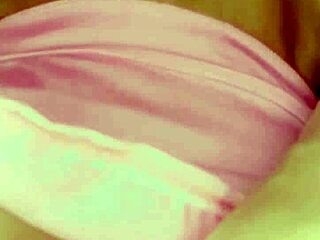 I'm Cheeekymissy, and I love my extreme close-up pussy play, it's so horny and wet!