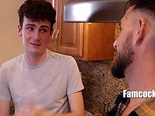 Thanksgiving gay famille spitroast, daddy et oncle rimjob fellation twink bareback