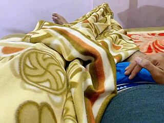 बड़ी गांड वाली मौसी सौतेले बेटे के साथ होटल बेड शेयर करती है हॉट एक्शन में