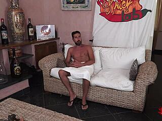 Likainen cougar Mary-Rider pannaan kovaa Dandyn toimesta kotitekoisessa toiminnassa