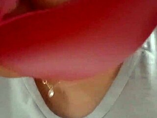 chamei amiga da minha mulher pra mamar gostoso, damn