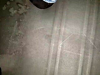 Włoska milf dominuje na kamerce z intensywną zabawą analną