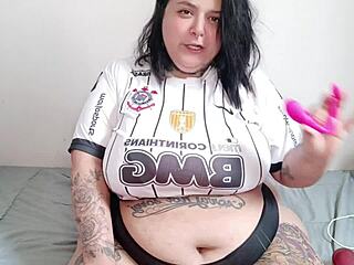 Corinthiana Mary Jhuana tvrdě stříká s korálky v jejím velkým zadku sólo!