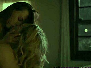 两个大学生妹天然大奶舔逼舔奶女同高清