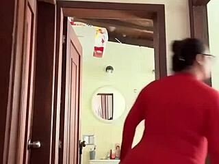 Neighbor in bathroom gets slammed with intense creamy solo action!