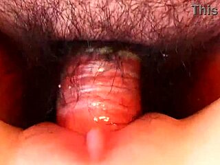 Regarder une poupée de baise se faire défoncer en gros plan 😲