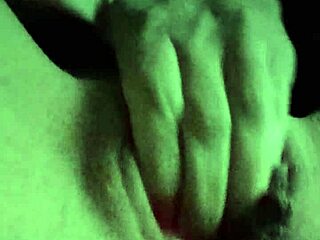 為什麼我在被幹後擠壓濕潤剃毛陰部？