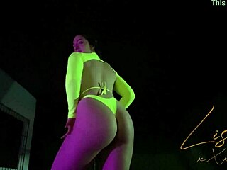 Novinha Gostosa Dançando Funk de Calcinha e Se Exibindo