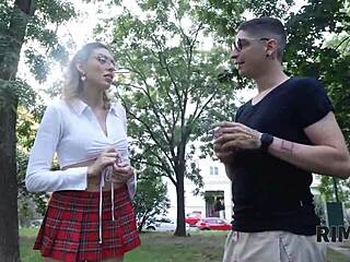 ¡Anhelando lamer culo europeo en el sofá con vibes de rimjob nerd!